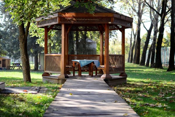 Comment construire une pergola en bois ?