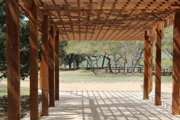 Les pergolas en bois Douglas : une solution durable