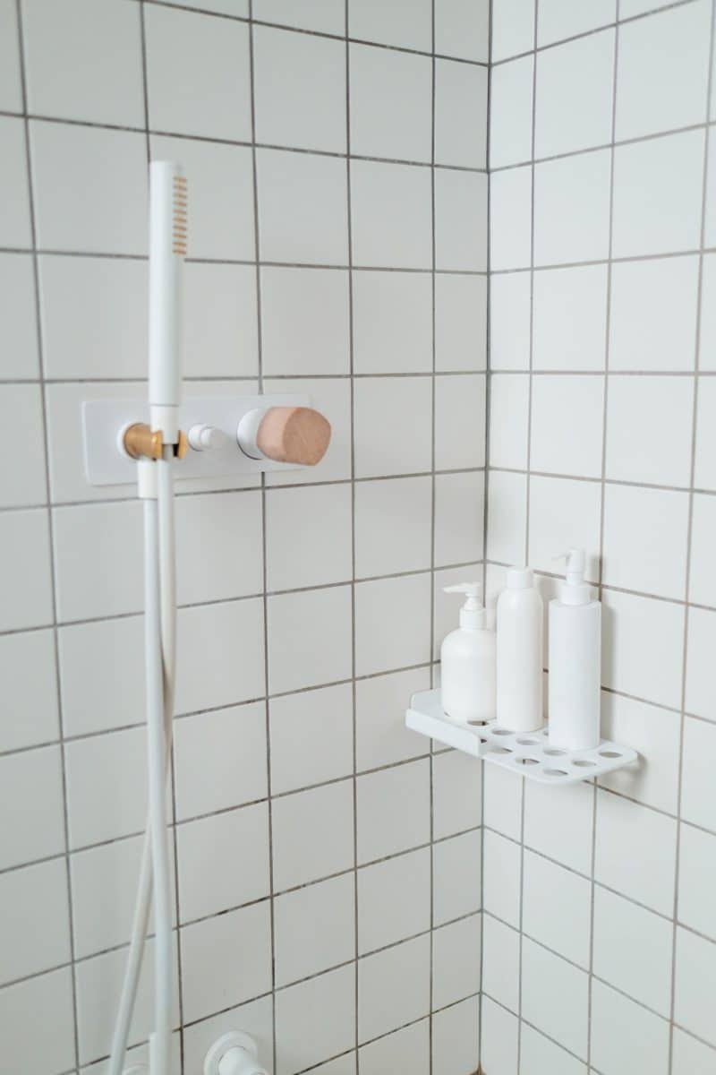 Comment choisir une douche adaptée aux personnes âgées