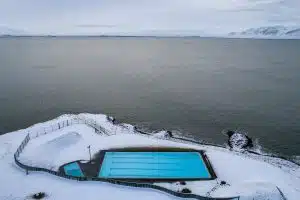 Les étapes essentielles pour hiverner efficacement sa piscine