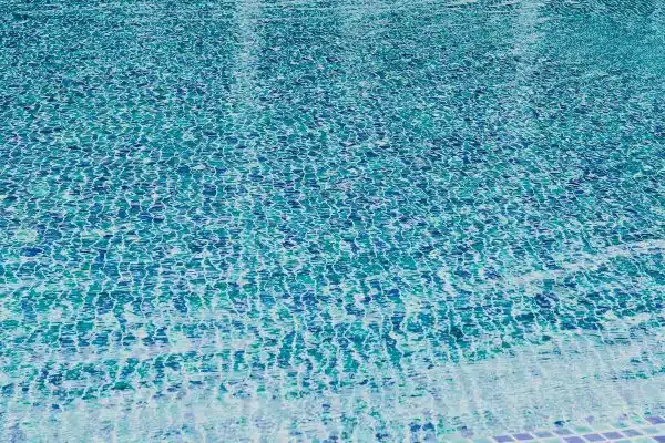 Revêtements de piscine : avantages et inconvénients des différents types