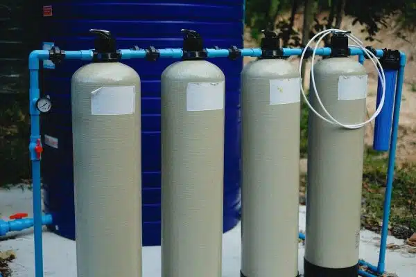 Tout savoir sur les options de traitement de l’eau : avantages et inconvénients des solutions courantes