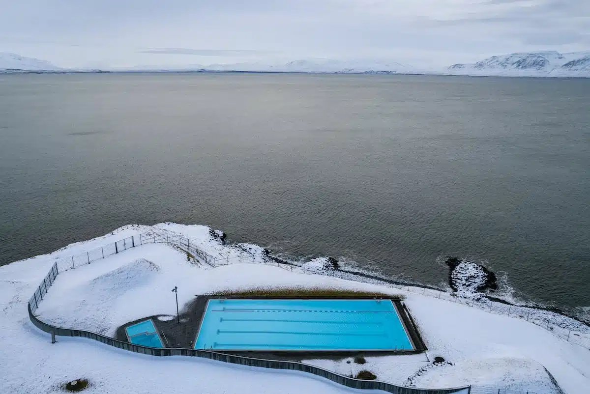 Préparer efficacement sa piscine pour l’hiver : les essentiels à connaître