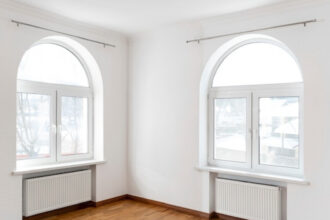 Fenêtres sur mesure : PVC, alu ou bois, comment choisir et commander en ligne ?